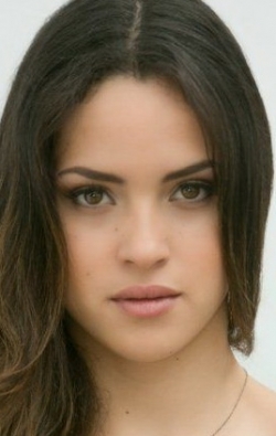 Adria Arjona - bio and intersting facts about personal life.