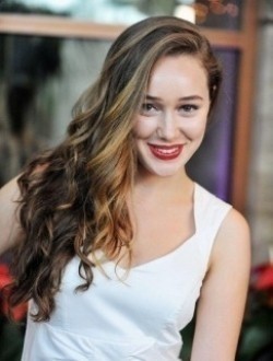 Alycia Debnam-Carey - bio and intersting facts about personal life.