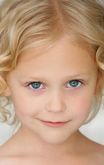 Alyvia Alyn Lind - bio and intersting facts about personal life.