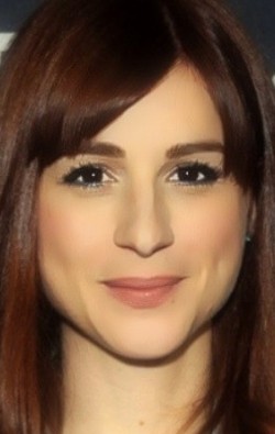 Aya Cash - bio and intersting facts about personal life.
