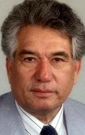 Chingiz Aitmatov - bio and intersting facts about personal life.