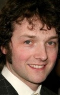 Chris Addison - bio and intersting facts about personal life.