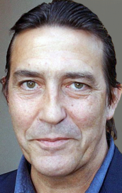 Ciarán Hinds - bio and intersting facts about personal life.