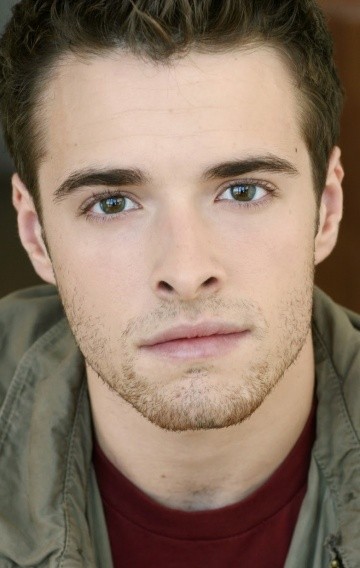 Corey Cott - bio and intersting facts about personal life.