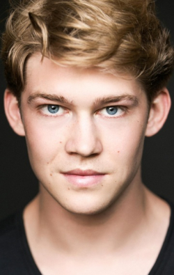 Joe Alwyn - bio and intersting facts about personal life.