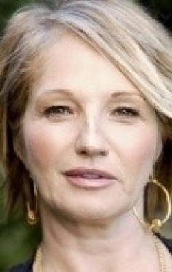 Ellen Barkin - bio and intersting facts about personal life.