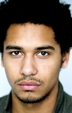 Elliot Knight - bio and intersting facts about personal life.