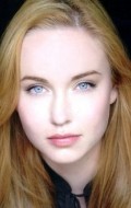 Elyse Levesque - bio and intersting facts about personal life.