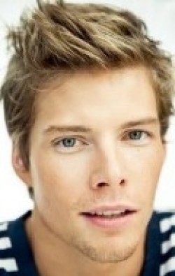Hunter Parrish - bio and intersting facts about personal life.