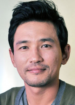 Hwang Jeong-min - bio and intersting facts about personal life.