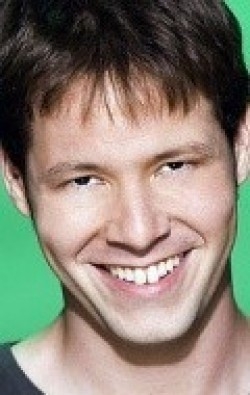 Ike Barinholtz - bio and intersting facts about personal life.