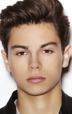 Jake T. Austin - bio and intersting facts about personal life.