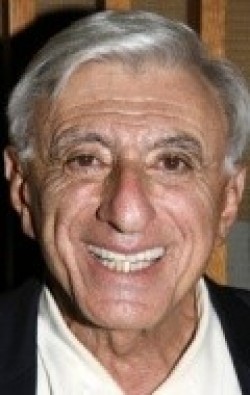 Jamie Farr - bio and intersting facts about personal life.