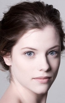 Jessica De Gouw - bio and intersting facts about personal life.