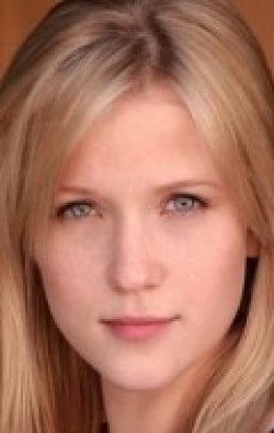 Jessy Schram - bio and intersting facts about personal life.