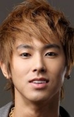 Jung Yunho - bio and intersting facts about personal life.