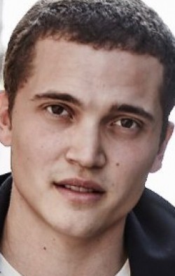 Karl Glusman - bio and intersting facts about personal life.