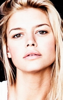 Kelly Rohrbach - bio and intersting facts about personal life.