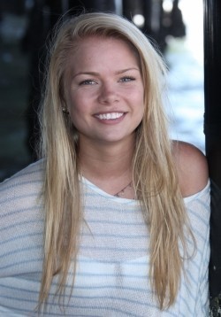 Kelli Goss - bio and intersting facts about personal life.
