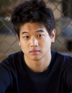 Ki Hong Lee - bio and intersting facts about personal life.