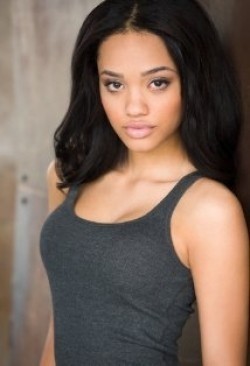 Kiersey Clemons - bio and intersting facts about personal life.
