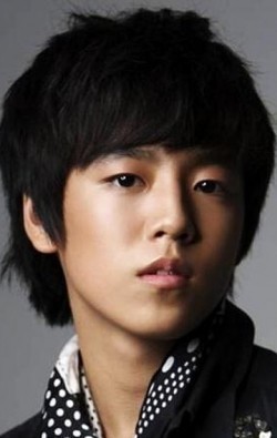 Lee Hyun Woo - bio and intersting facts about personal life.