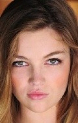 Lili Simmons - bio and intersting facts about personal life.