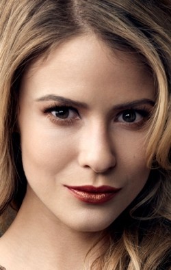 Linsey Godfrey - bio and intersting facts about personal life.