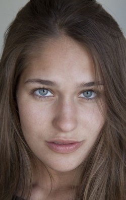 Lola Kirke - bio and intersting facts about personal life.