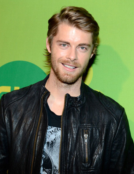 Luke Mitchell - bio and intersting facts about personal life.
