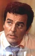 Mike Connors - bio and intersting facts about personal life.