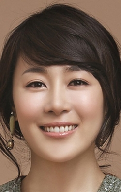 Moon Jeong-hee - bio and intersting facts about personal life.