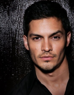 Nicholas Gonzalez - bio and intersting facts about personal life.