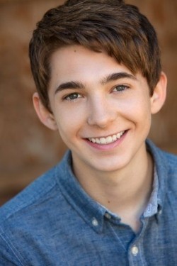 Austin Abrams - bio and intersting facts about personal life.