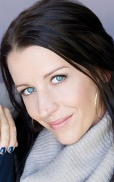 Pattie Mallette - bio and intersting facts about personal life.