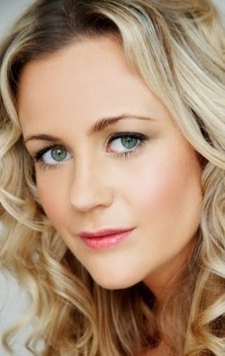 Rachael Carpani - bio and intersting facts about personal life.