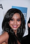 Samantha Logan - bio and intersting facts about personal life.