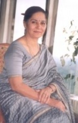 Suhasini Mulay - bio and intersting facts about personal life.