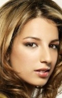 Vanessa Lengies - bio and intersting facts about personal life.