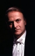 Yehudi Menuhin - bio and intersting facts about personal life.