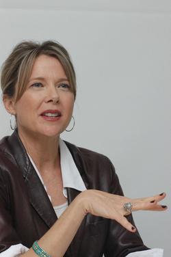 Annette Bening picture