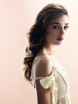 Crystal Reed picture