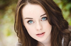 Kacey Rohl picture
