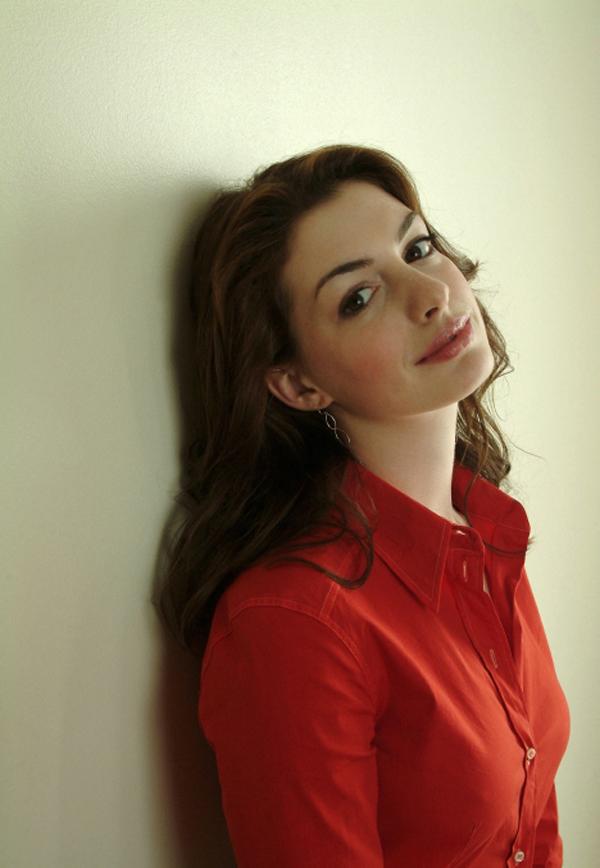 Anne Hathaway wallpaper